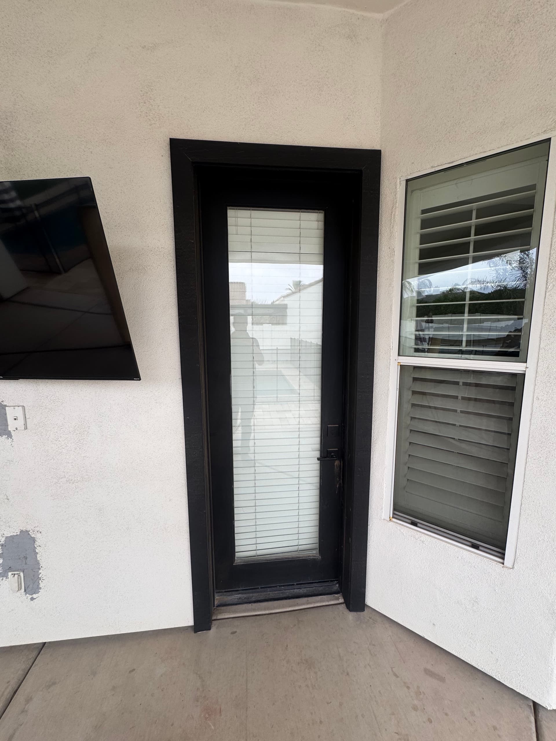 Gallery photos for Worn Pet-Damaged Doors Replaced with a Clean Modern Look: Image #2