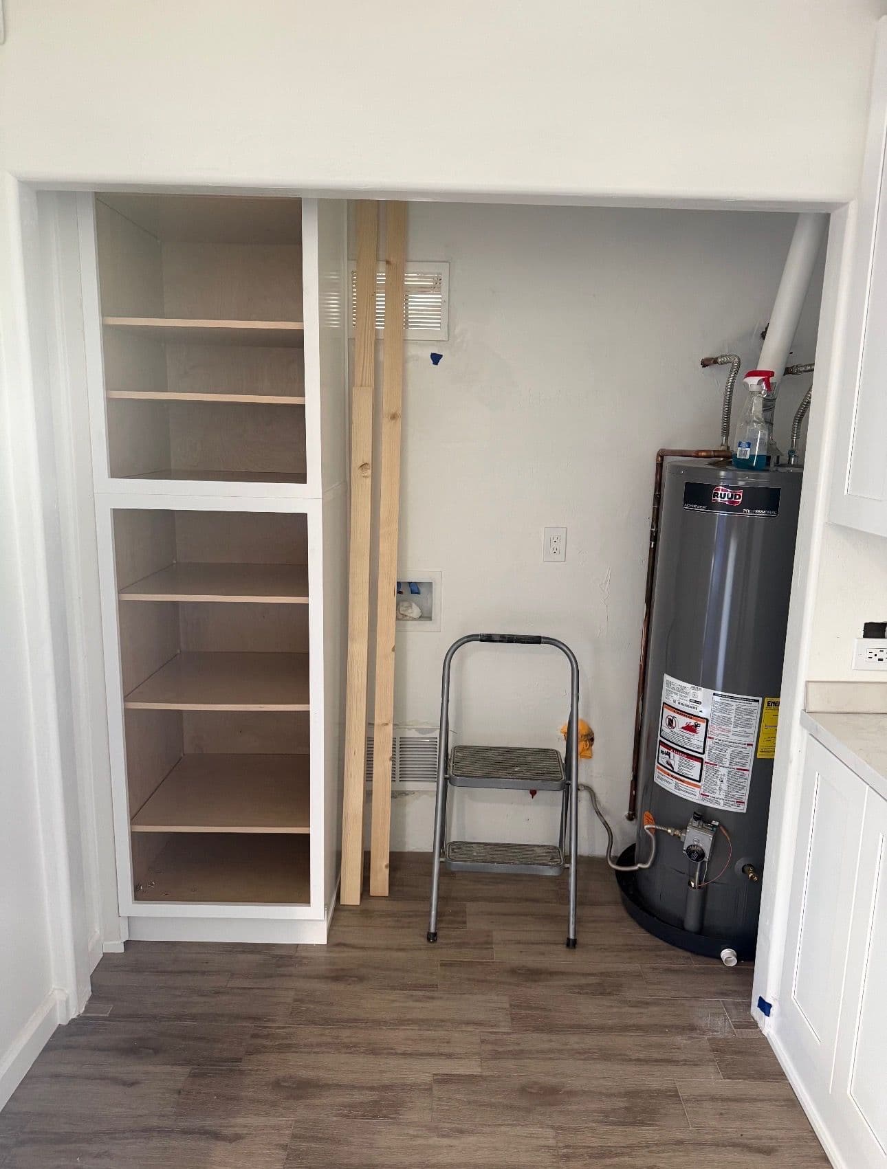 Gallery photos for Innovative Storage Solutions with Double Doors: Image #1